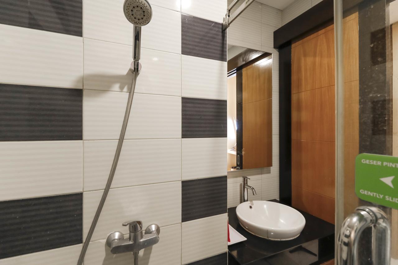 Reddoorz Near Roxy Hotel Jakarta Kültér fotó