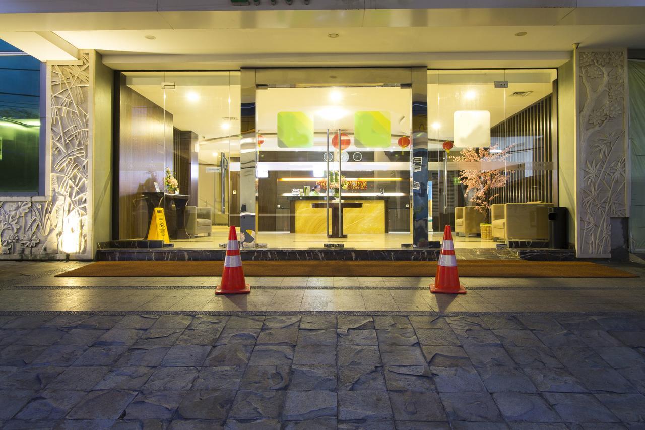 Reddoorz Near Roxy Hotel Jakarta Kültér fotó