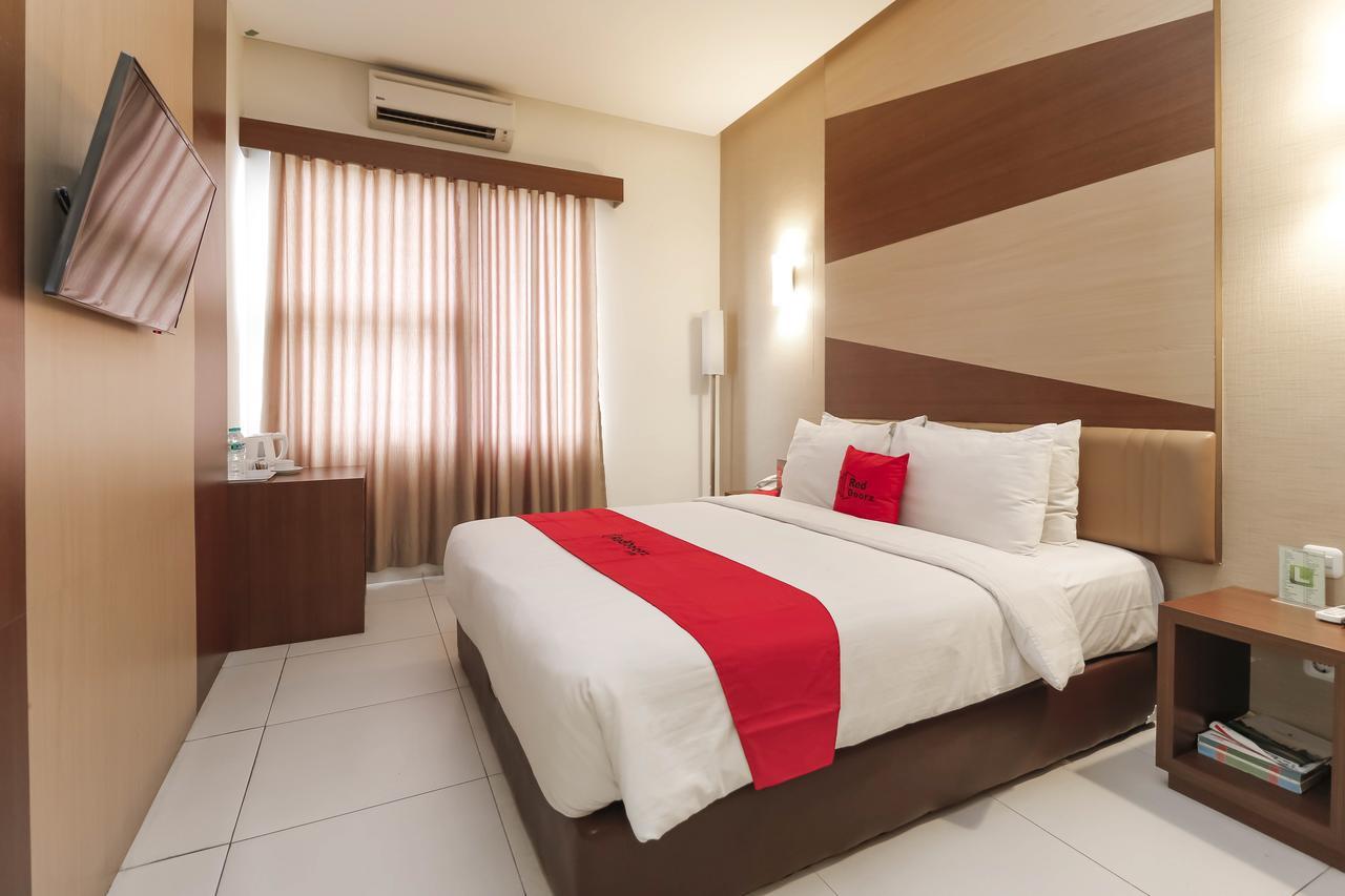 Reddoorz Near Roxy Hotel Jakarta Kültér fotó