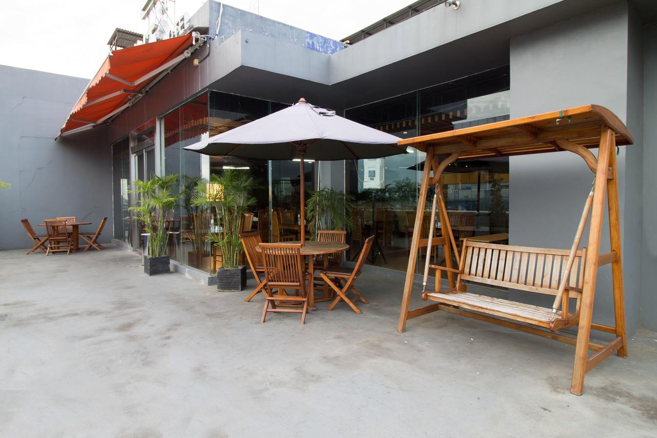 Reddoorz Near Roxy Hotel Jakarta Kültér fotó